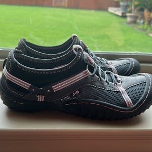 J-41 Jeep Engineered Traction gray-pink shoes size 7.5 women, water ready